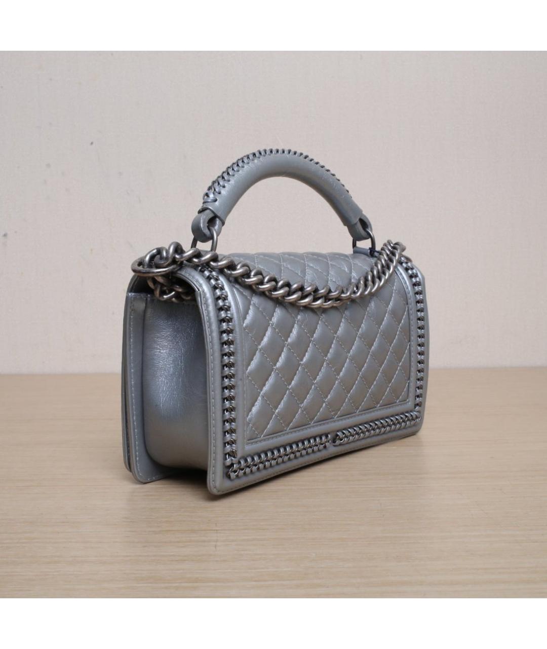 CHANEL Серебряная кожаная сумка с короткими ручками, фото 6