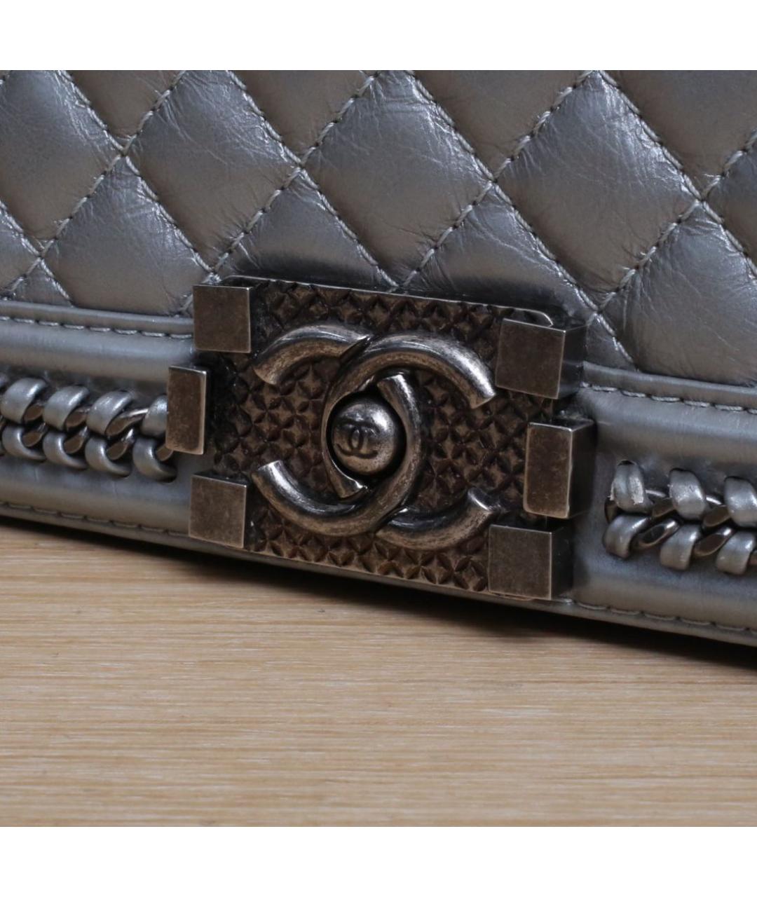 CHANEL Серебряная кожаная сумка с короткими ручками, фото 8