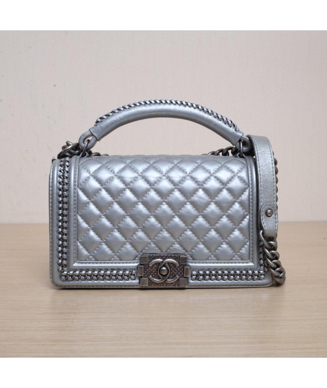CHANEL Серебряная кожаная сумка с короткими ручками, фото 3