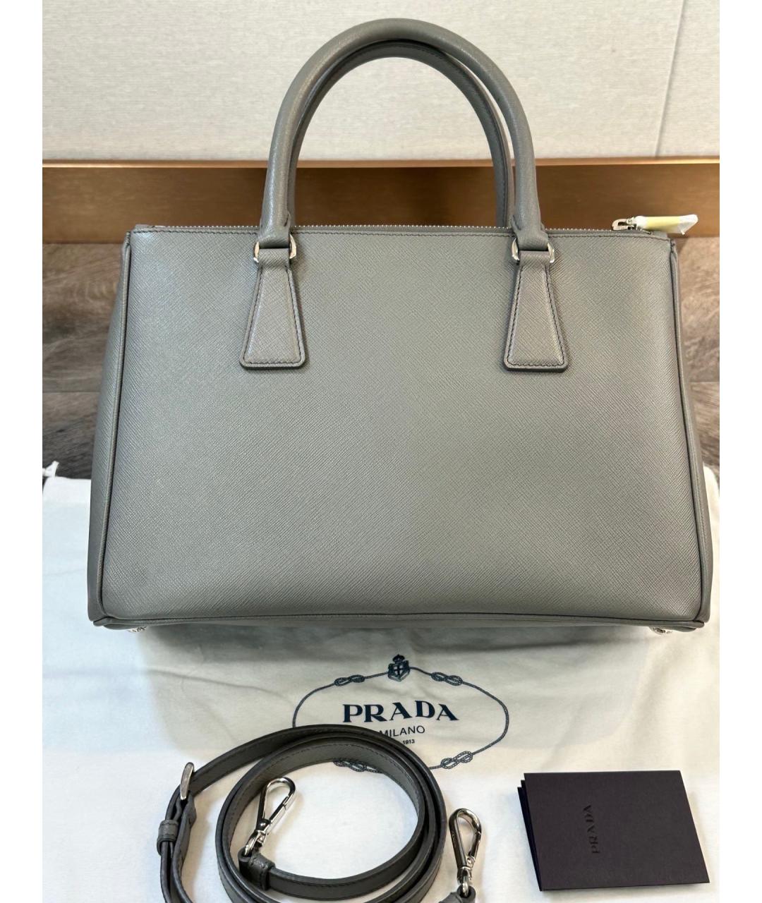 PRADA Серая кожаная сумка с короткими ручками, фото 2