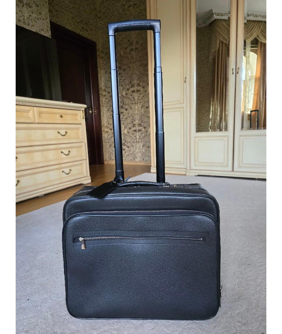 LOUIS VUITTON Черный кожаный чемодан, фото 2