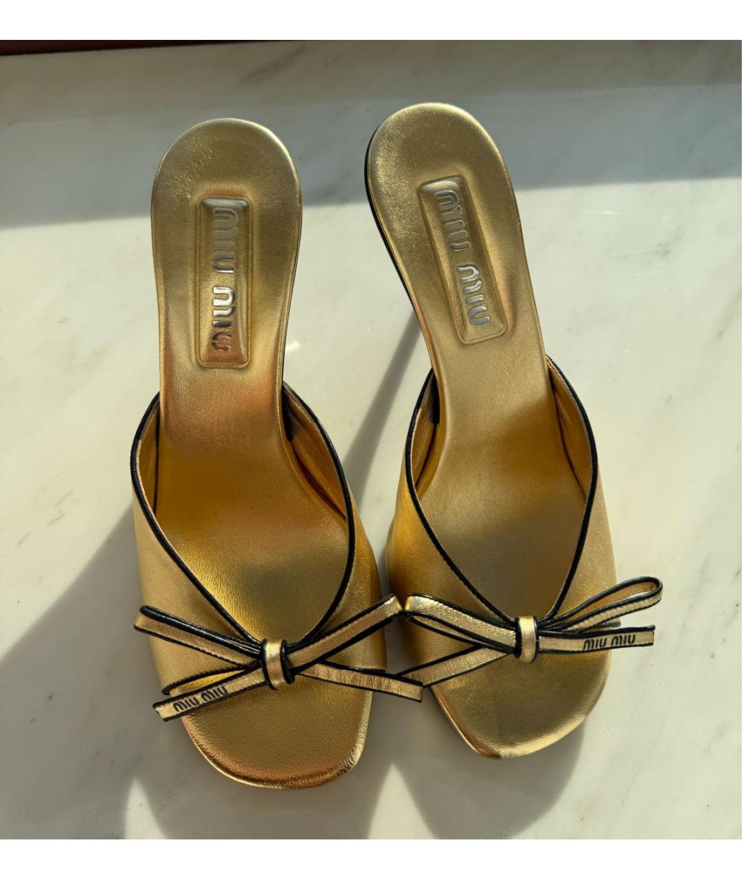 MIU MIU Золотые кожаные босоножки, фото 2