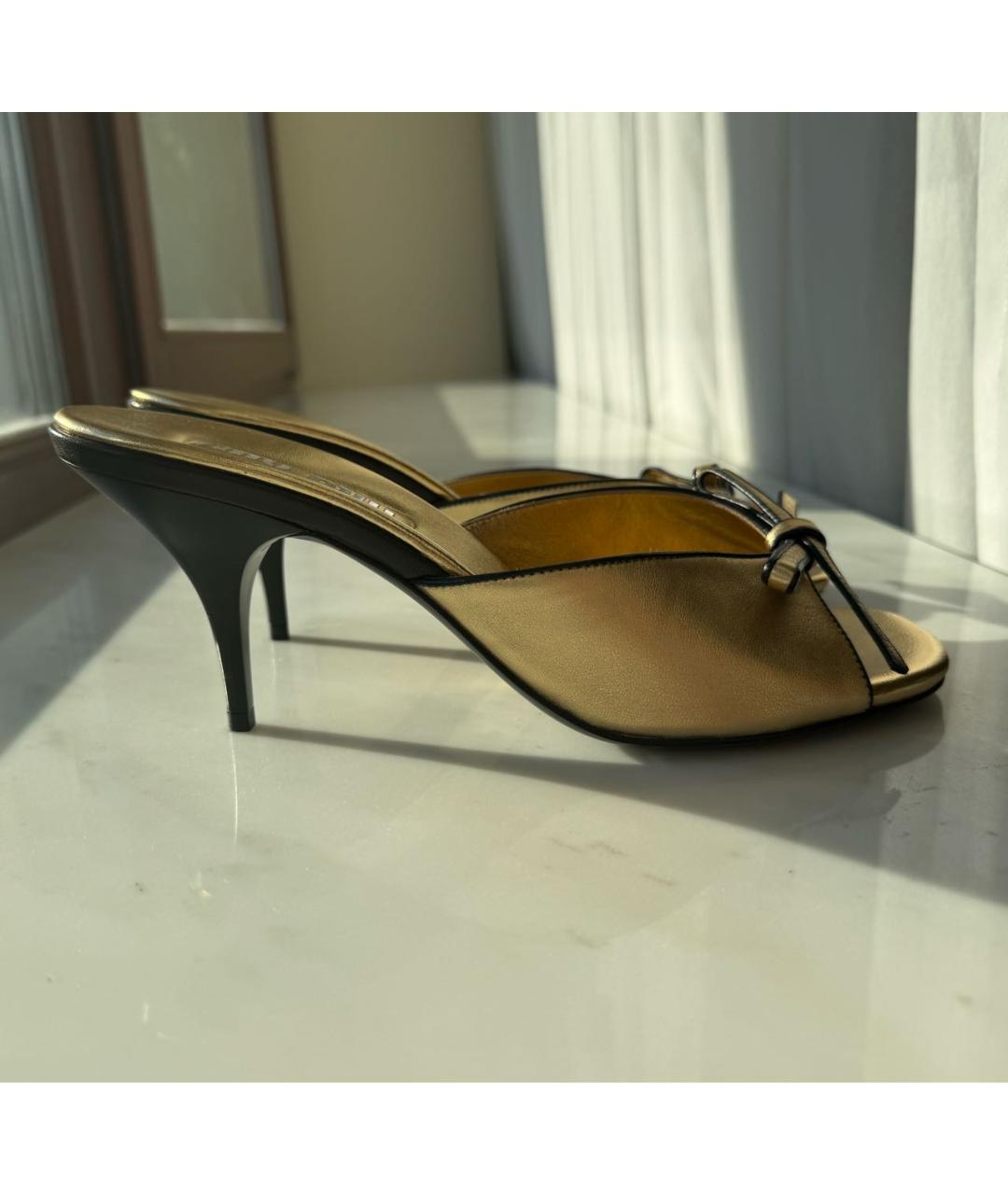 MIU MIU Золотые кожаные босоножки, фото 5