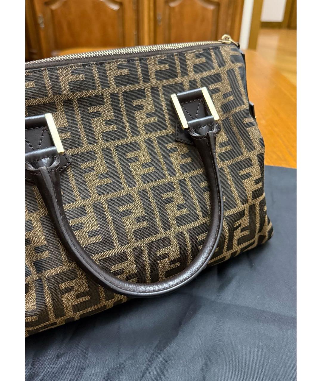 FENDI Коричневая тканевая сумка с короткими ручками, фото 3