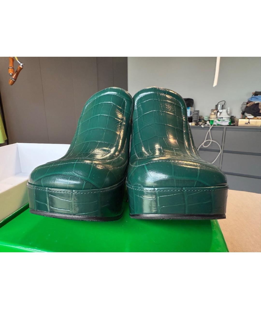 BOTTEGA VENETA Зеленые сабо из лакированной кожи, фото 2