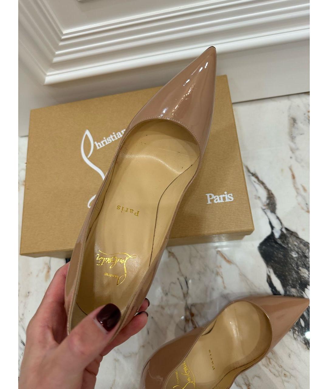 CHRISTIAN LOUBOUTIN Бежевые туфли из лакированной кожи, фото 7