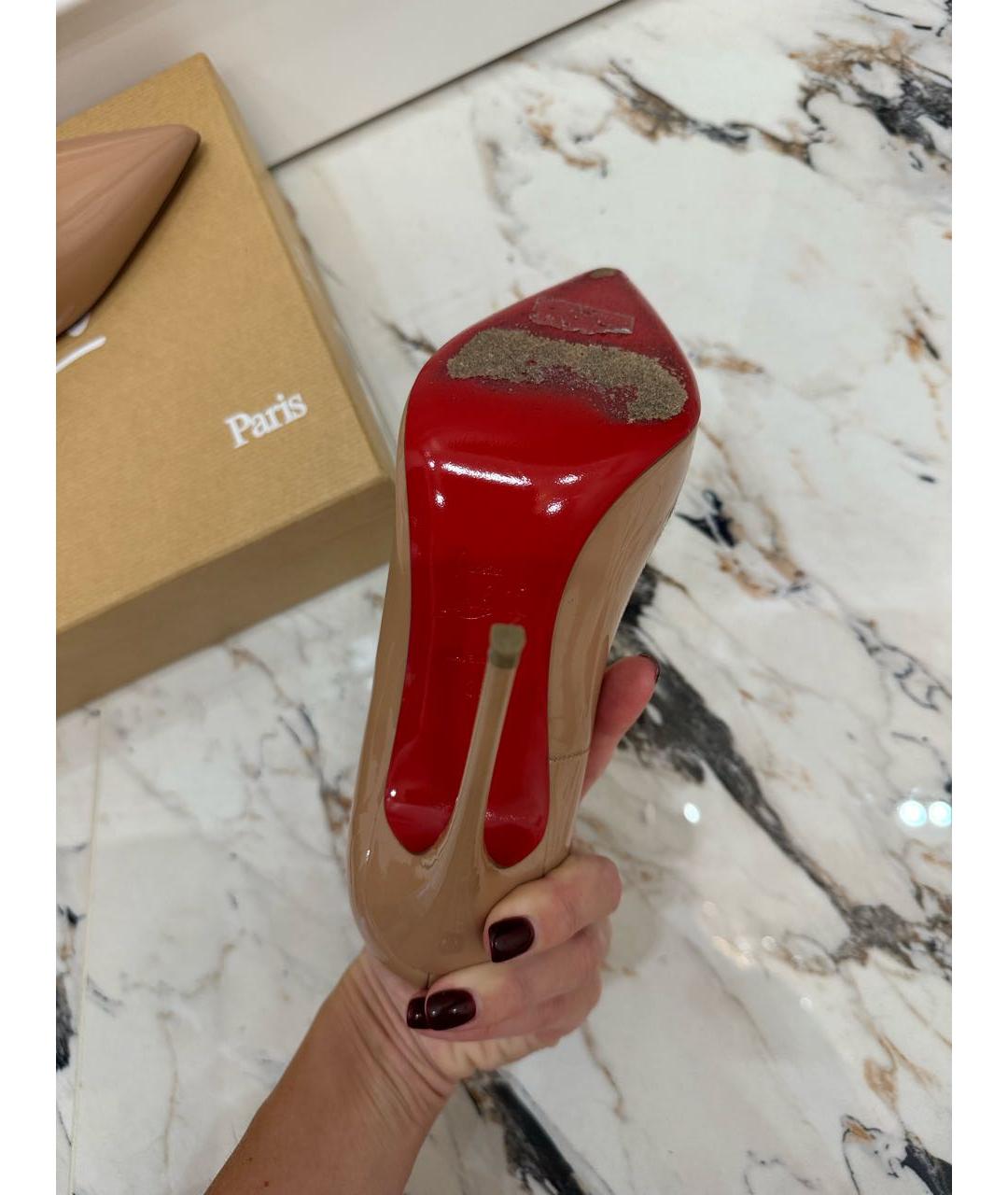 CHRISTIAN LOUBOUTIN Бежевые туфли из лакированной кожи, фото 5