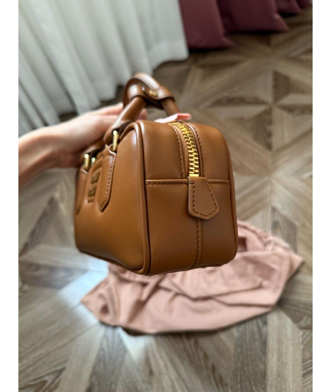 MIU MIU Коричневая кожаная сумка с короткими ручками, фото 2