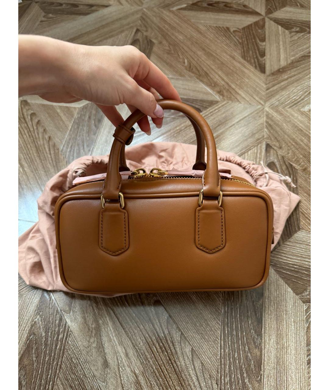 MIU MIU Коричневая кожаная сумка с короткими ручками, фото 3