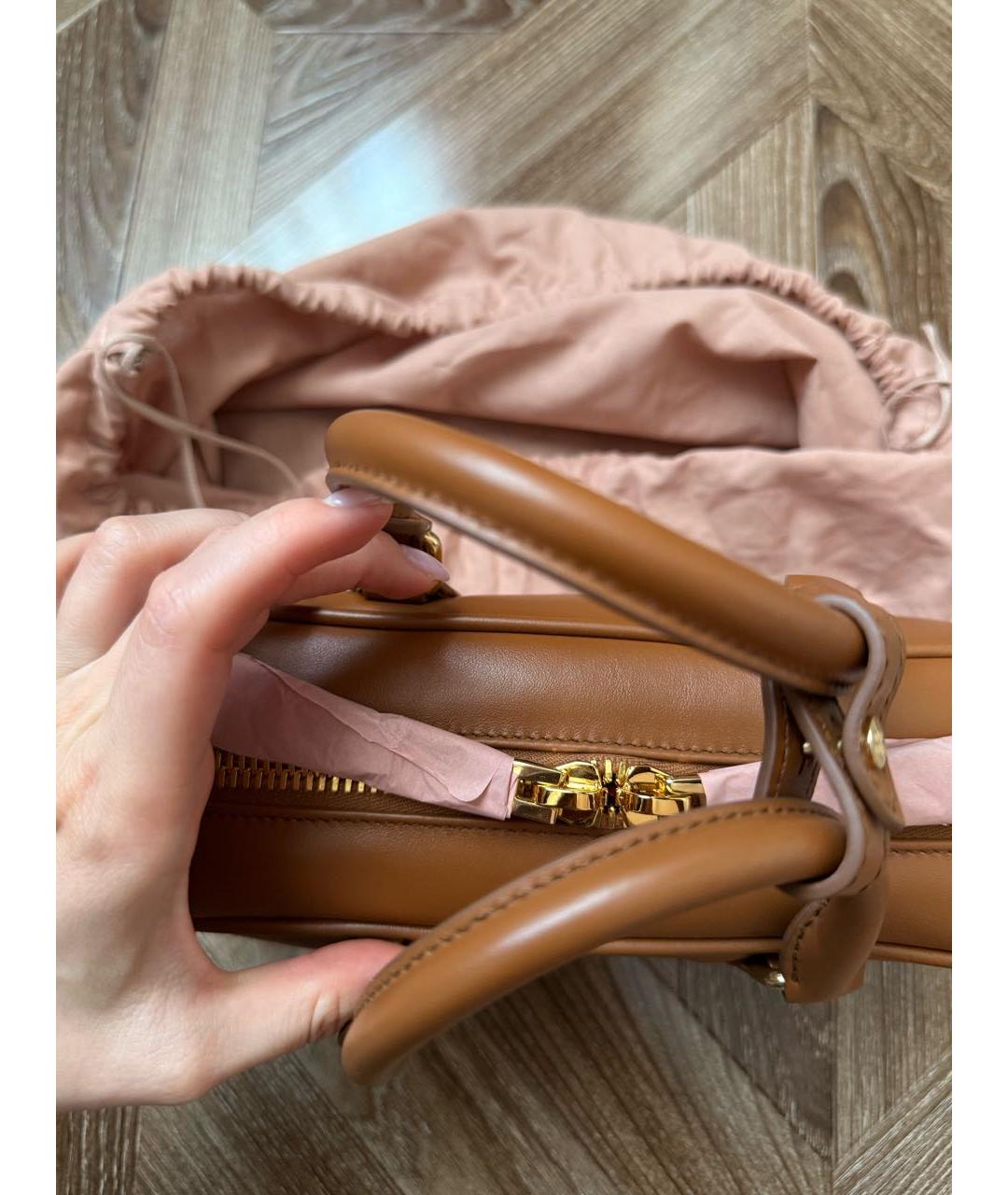 MIU MIU Коричневая кожаная сумка с короткими ручками, фото 4
