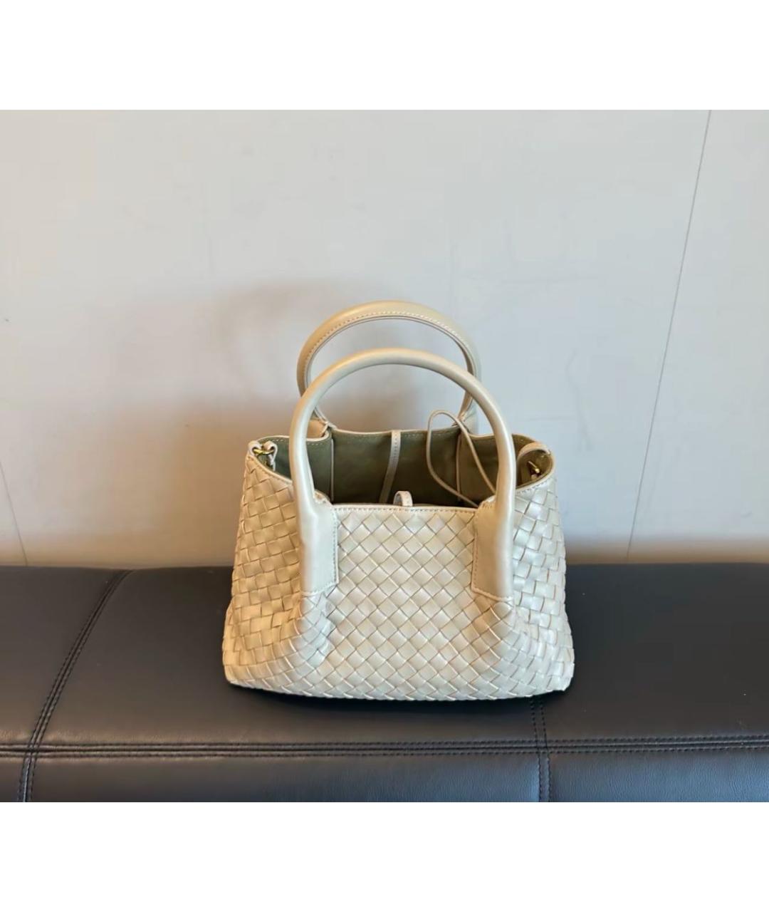 BOTTEGA VENETA Бежевая кожаная сумка с короткими ручками, фото 2
