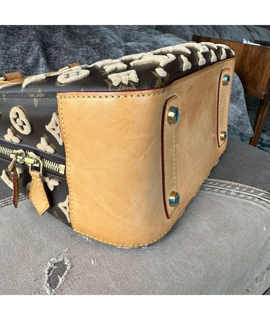 LOUIS VUITTON Коричневая кожаная сумка с короткими ручками, фото 5