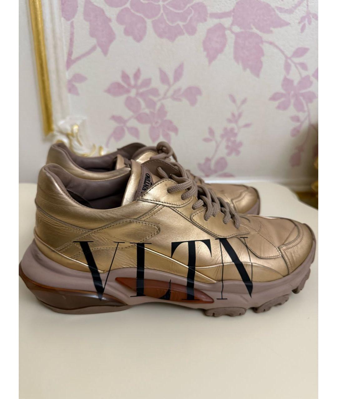 VALENTINO Золотые кожаные кроссовки, фото 7