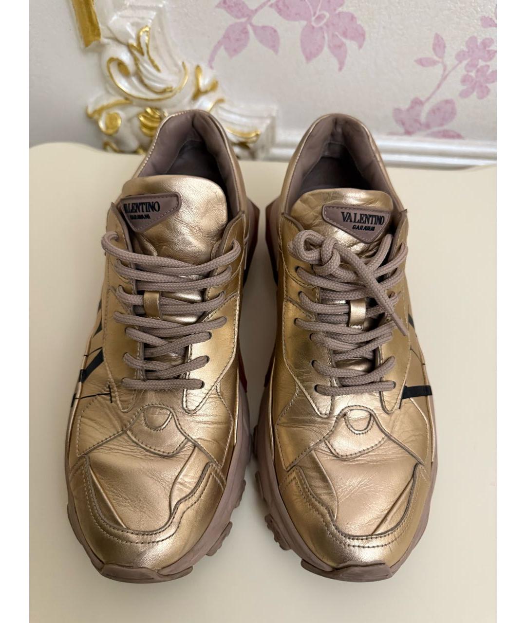 VALENTINO Золотые кожаные кроссовки, фото 2