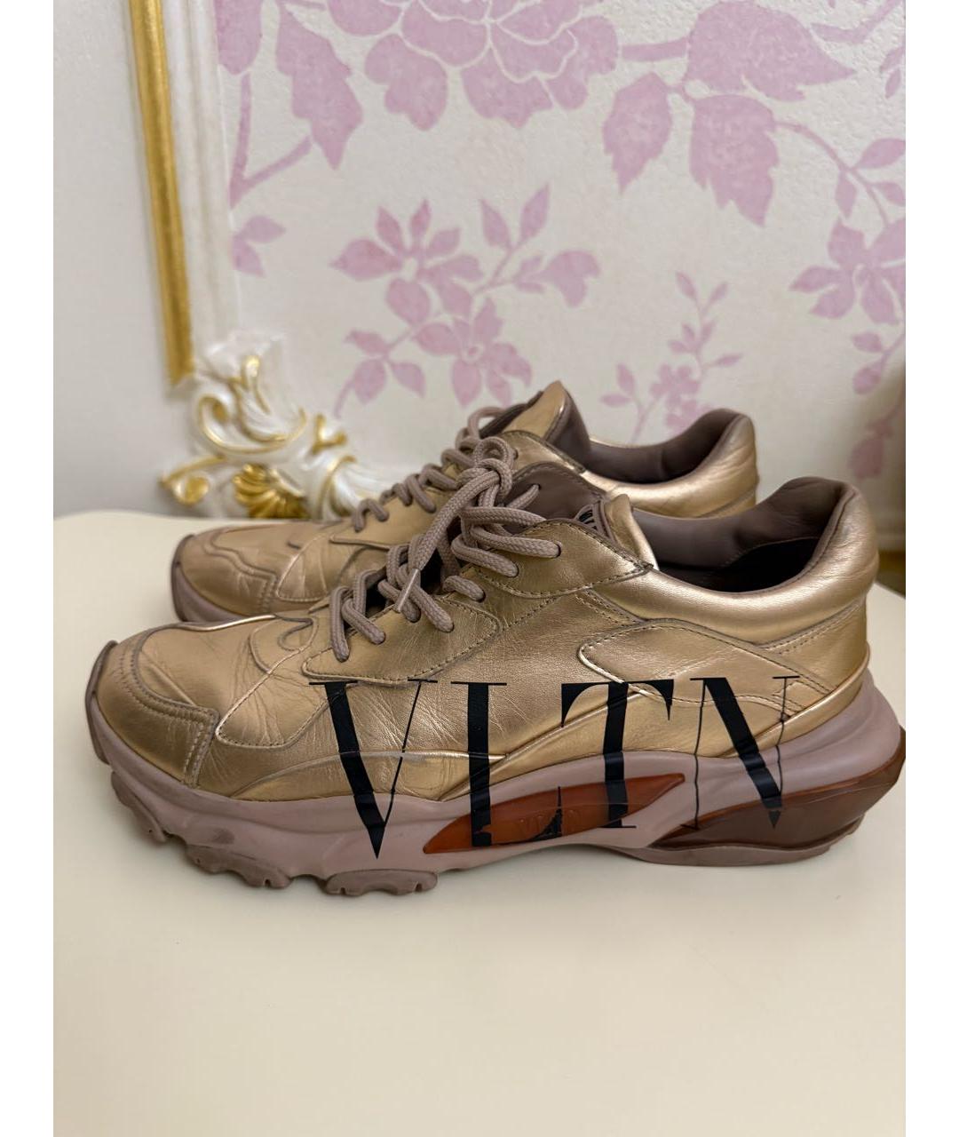 VALENTINO Золотые кожаные кроссовки, фото 3
