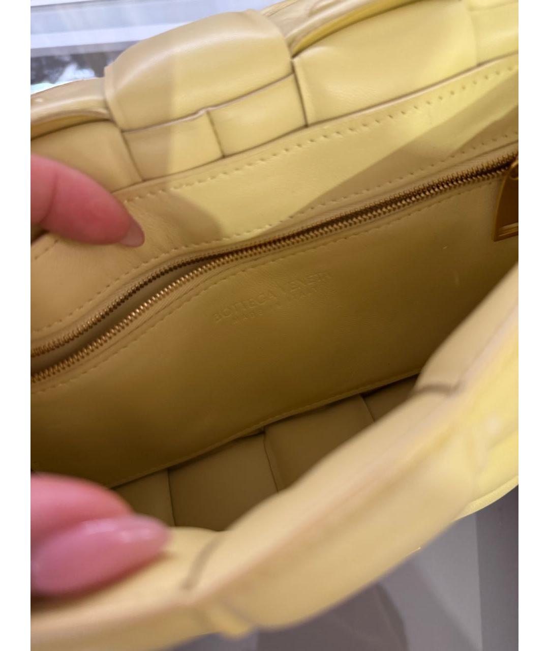 BOTTEGA VENETA Желтая кожаная сумка с короткими ручками, фото 5