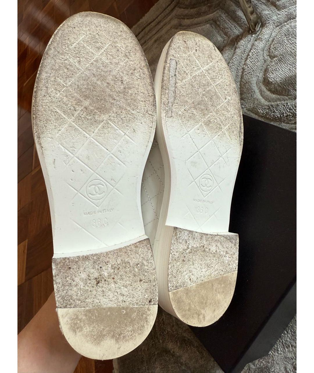 CHANEL Бежевые лоферы из лакированной кожи, фото 7