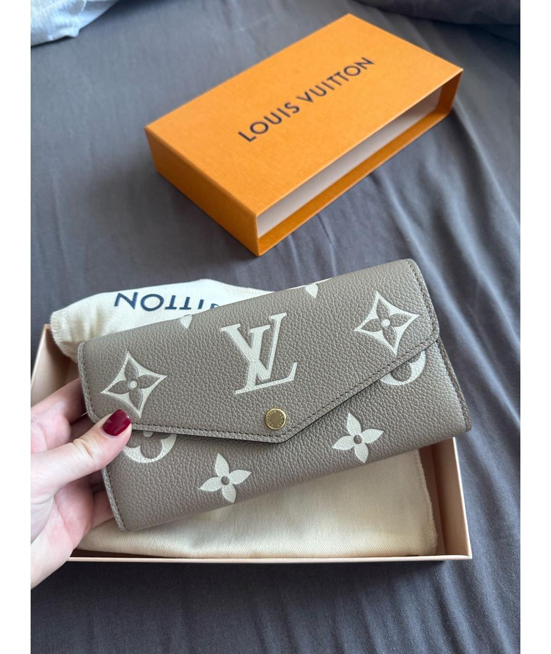 LOUIS VUITTON Бежевый кожаный кошелек, фото 4