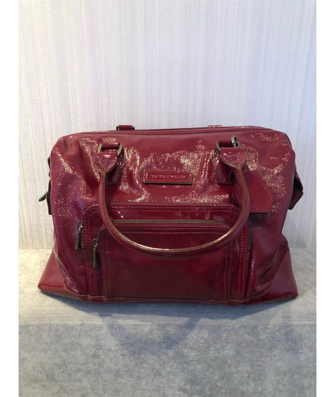 LONGCHAMP Бордовая сумка с короткими ручками из лакированной кожи, фото 9