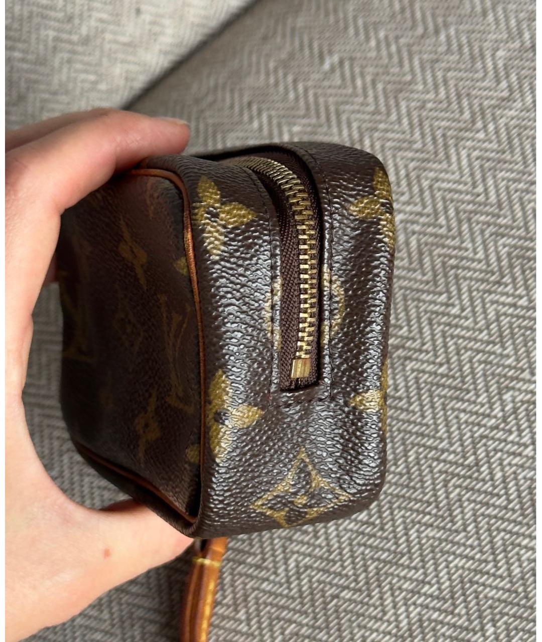 LOUIS VUITTON Коричневая кожаная косметичка, фото 3