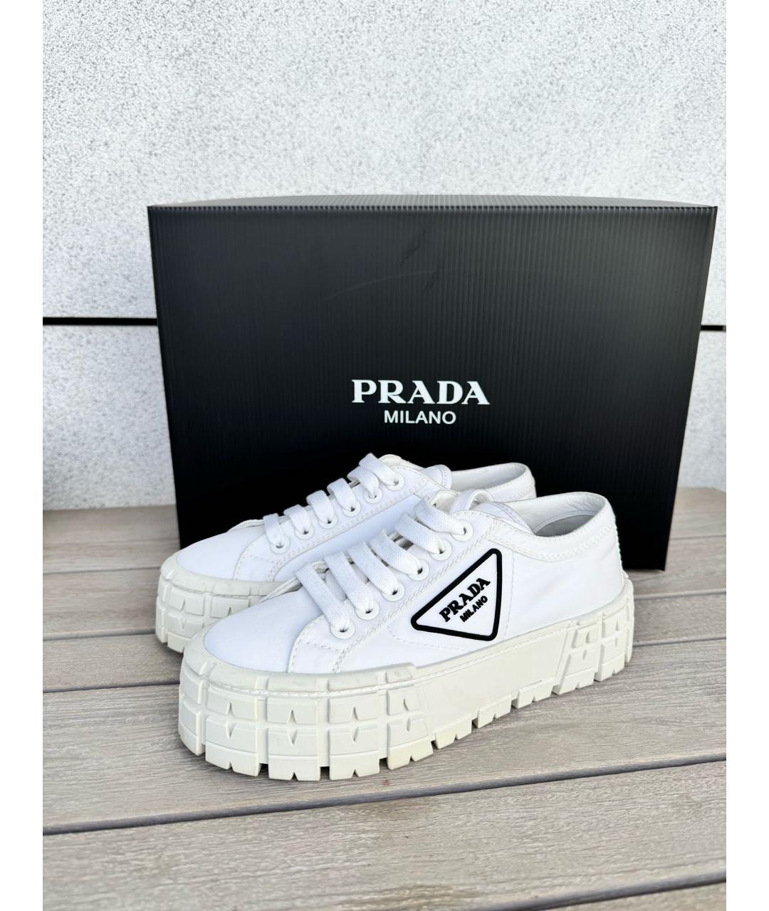 PRADA Белые текстильные кеды, фото 2