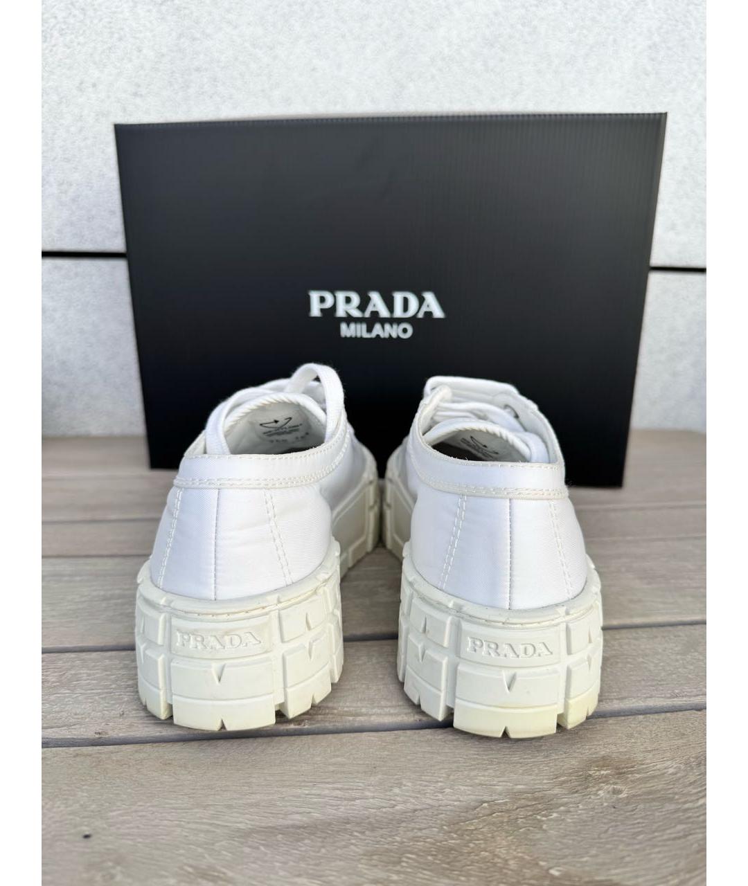 PRADA Белые текстильные кеды, фото 4