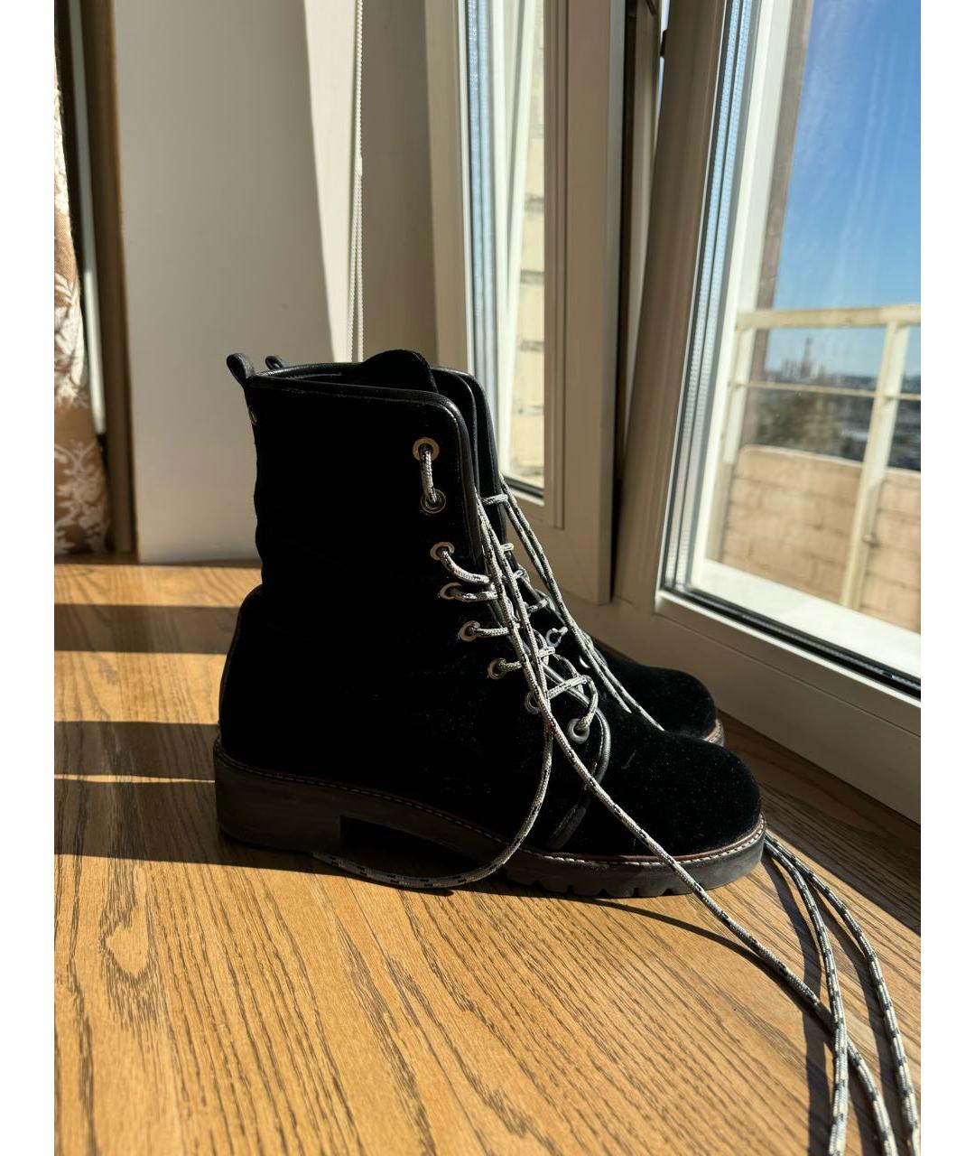 STUART WEITZMAN Черные бархатные ботинки, фото 7