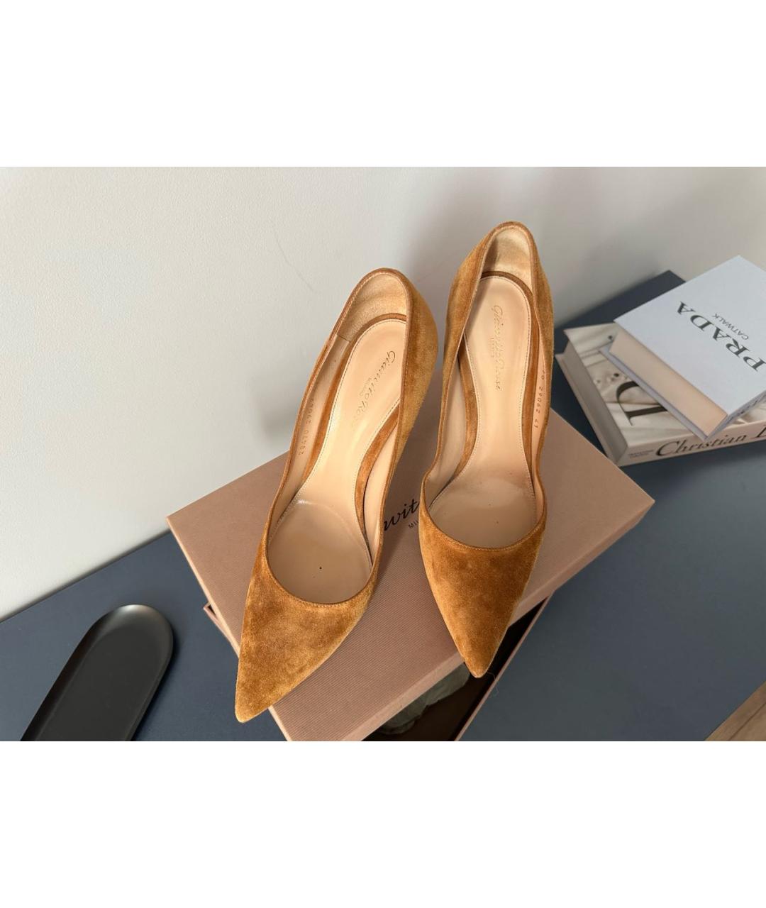 GIANVITO ROSSI Коричневые замшевые туфли, фото 3
