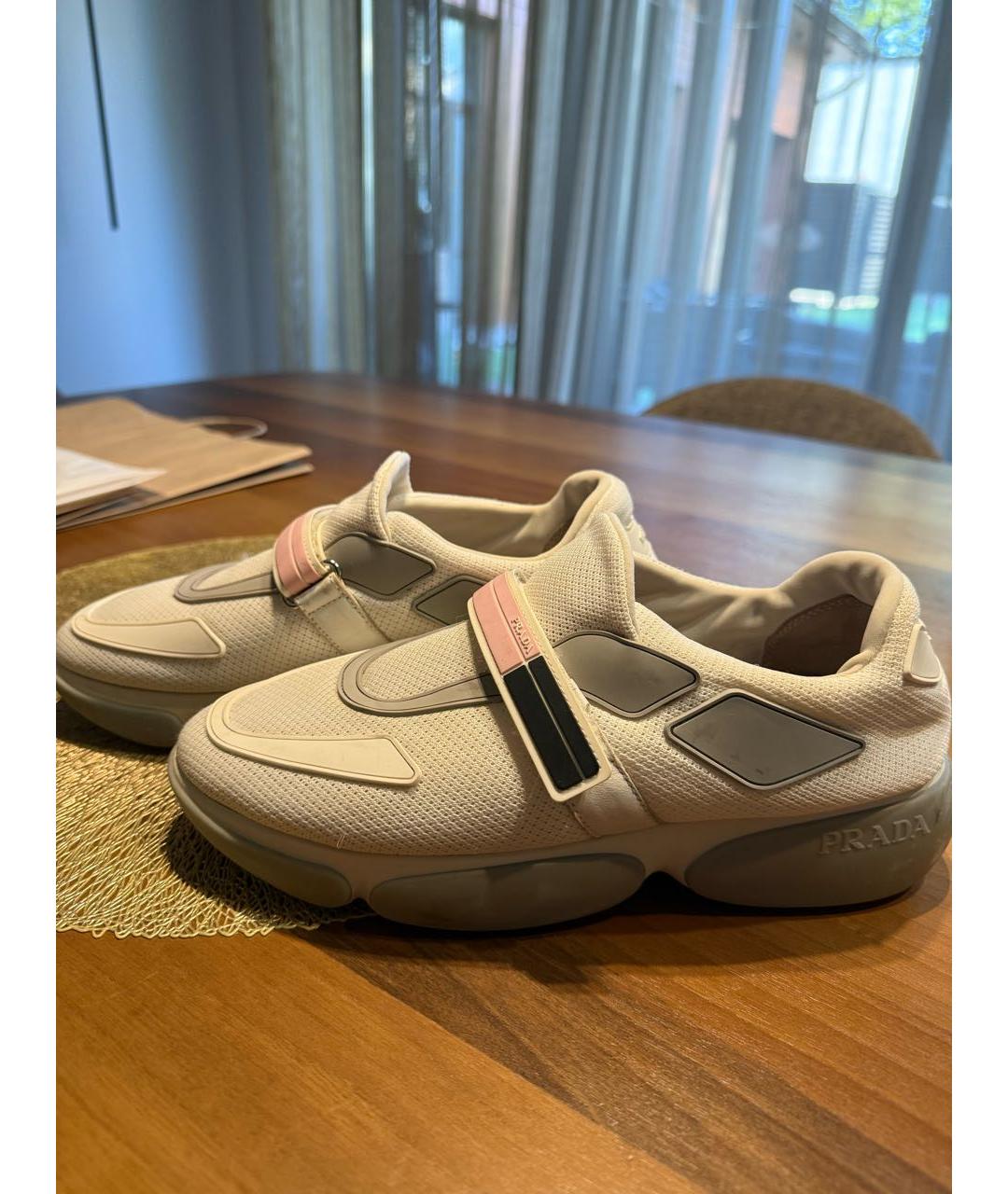 PRADA Белые текстильные кроссовки, фото 2