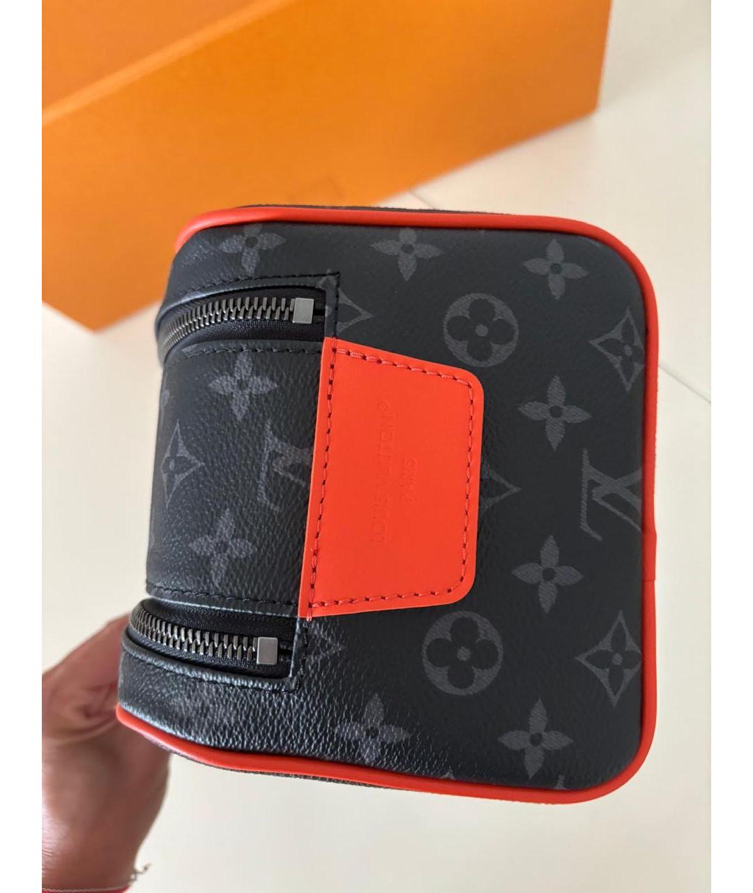 LOUIS VUITTON Черная косметичка, фото 6