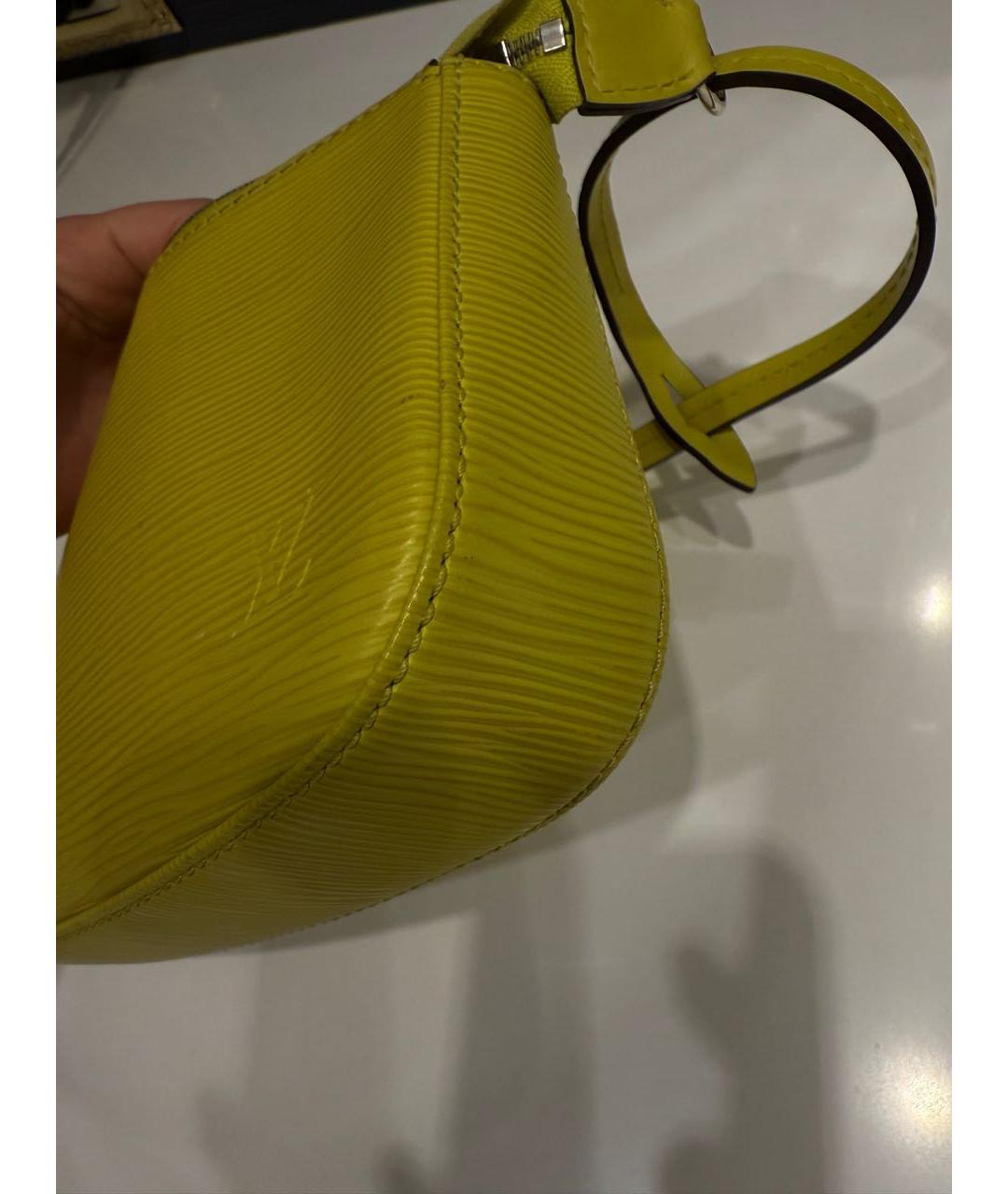 LOUIS VUITTON Желтая кожаная сумка с короткими ручками, фото 6