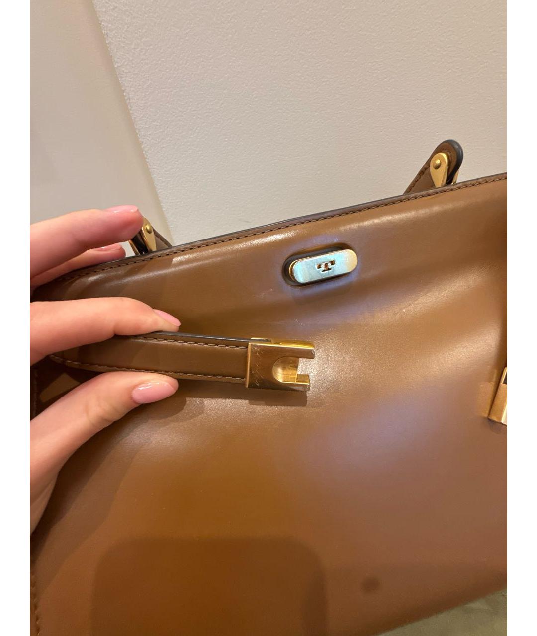 TORY BURCH Коричневая кожаная сумка с короткими ручками, фото 6