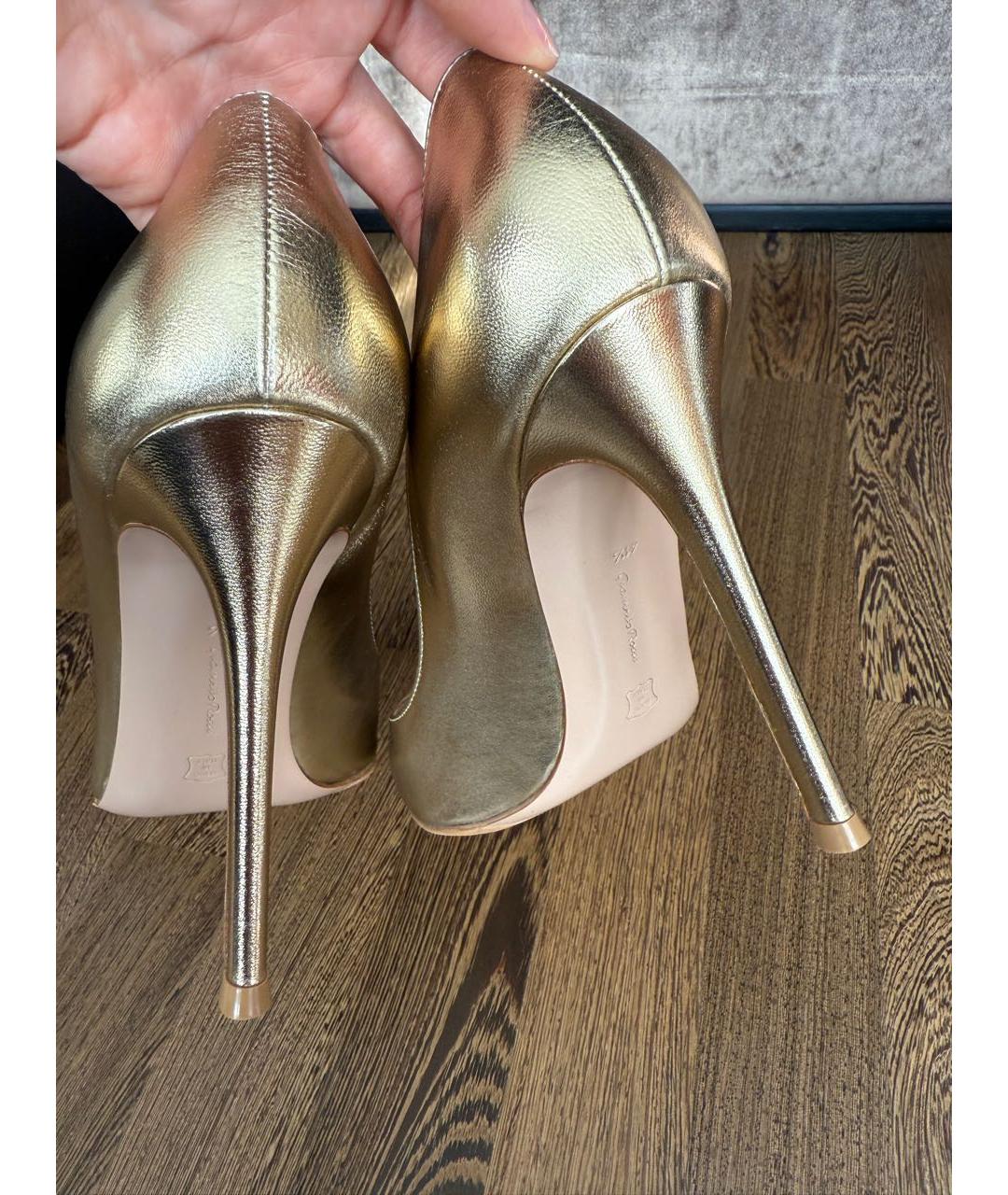 GIANVITO ROSSI Золотые кожаные туфли, фото 5