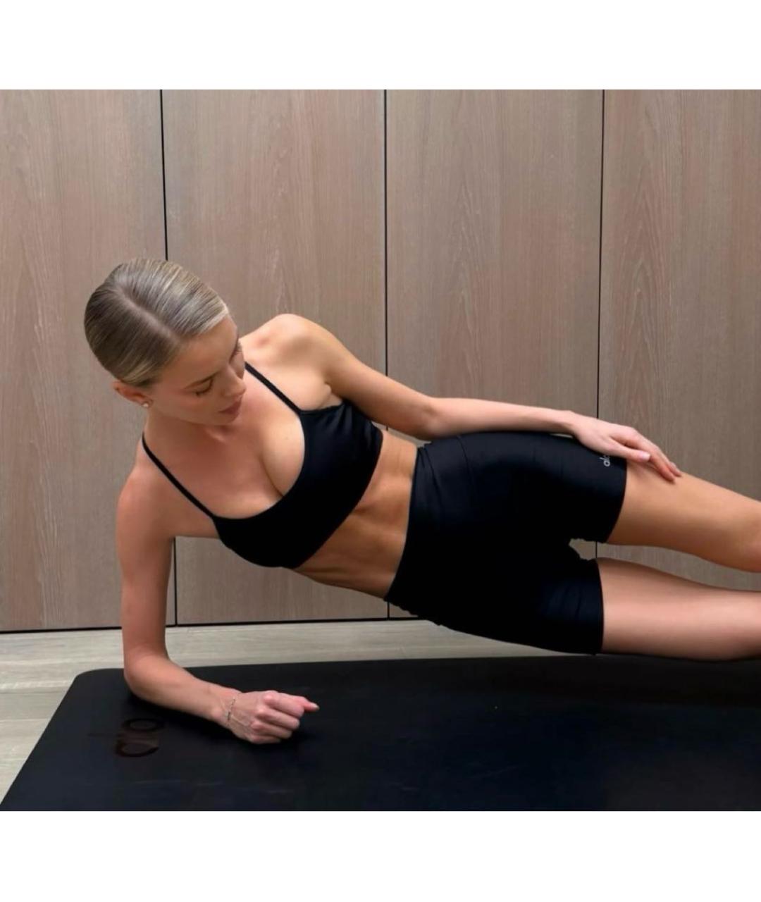 ALO YOGA Черные полиэстеровые шорты, фото 3