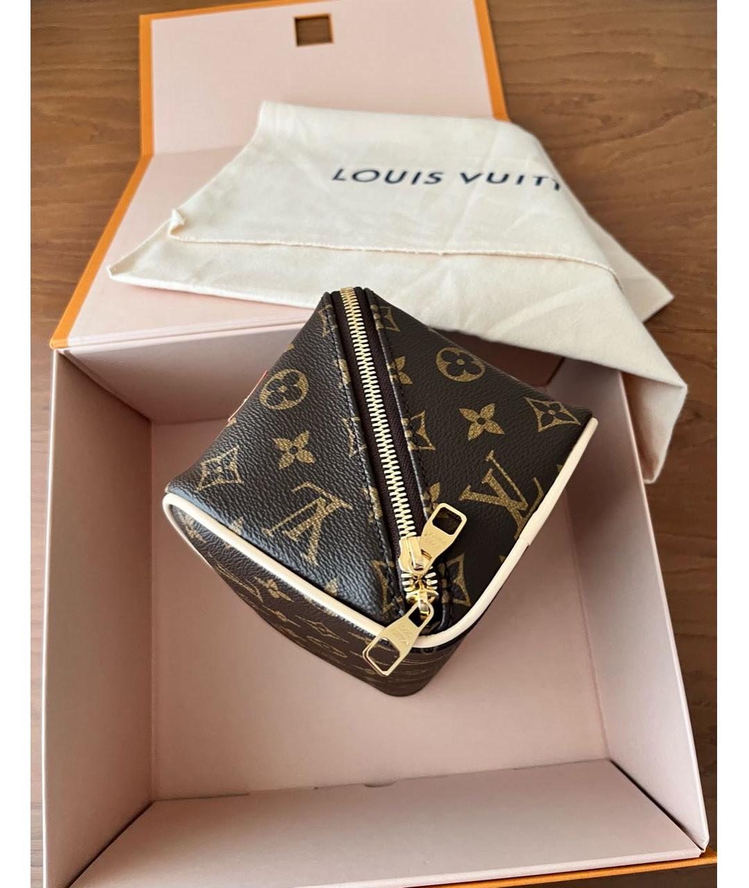 LOUIS VUITTON Коричневая косметичка, фото 4