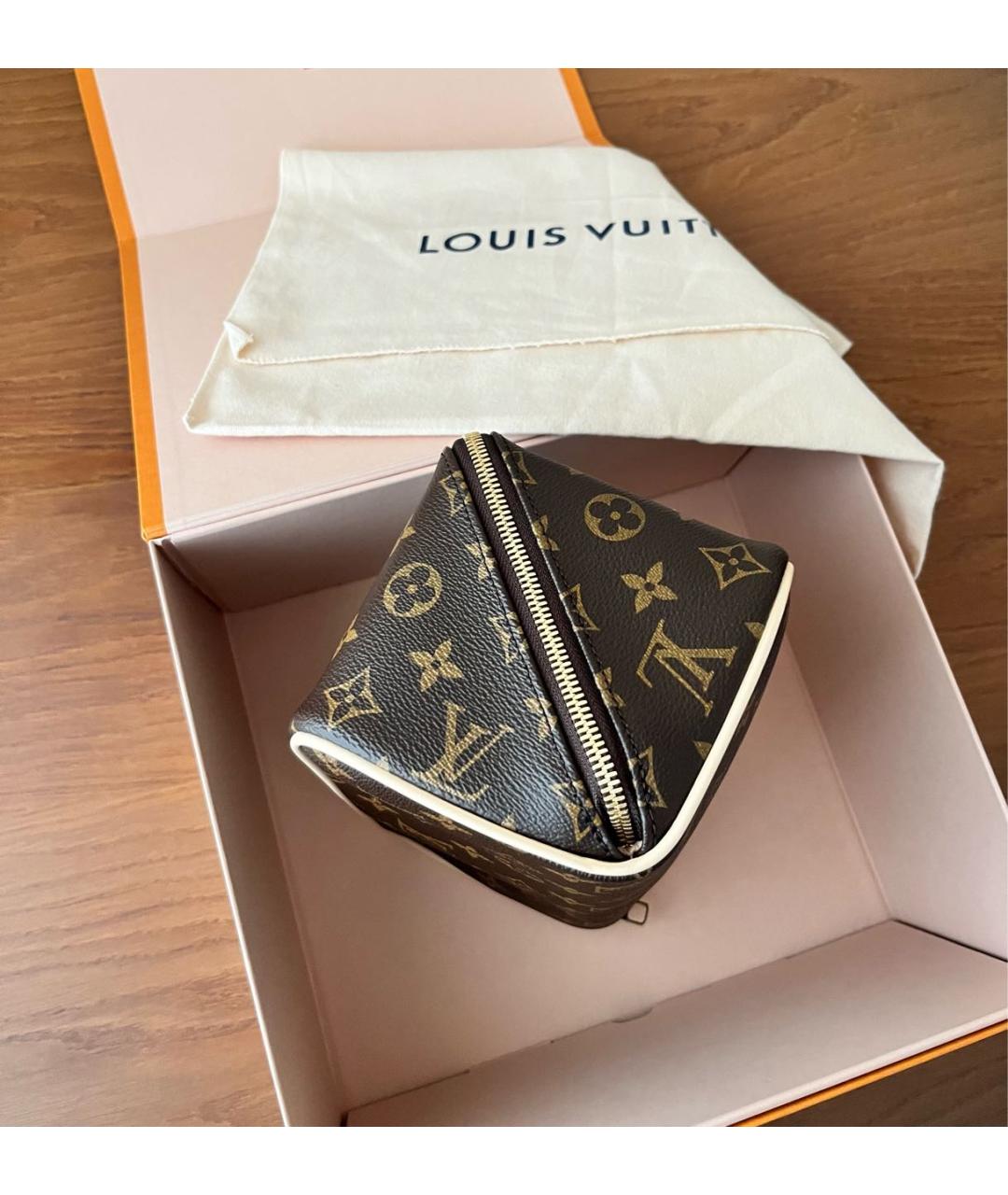 LOUIS VUITTON Коричневая косметичка, фото 8