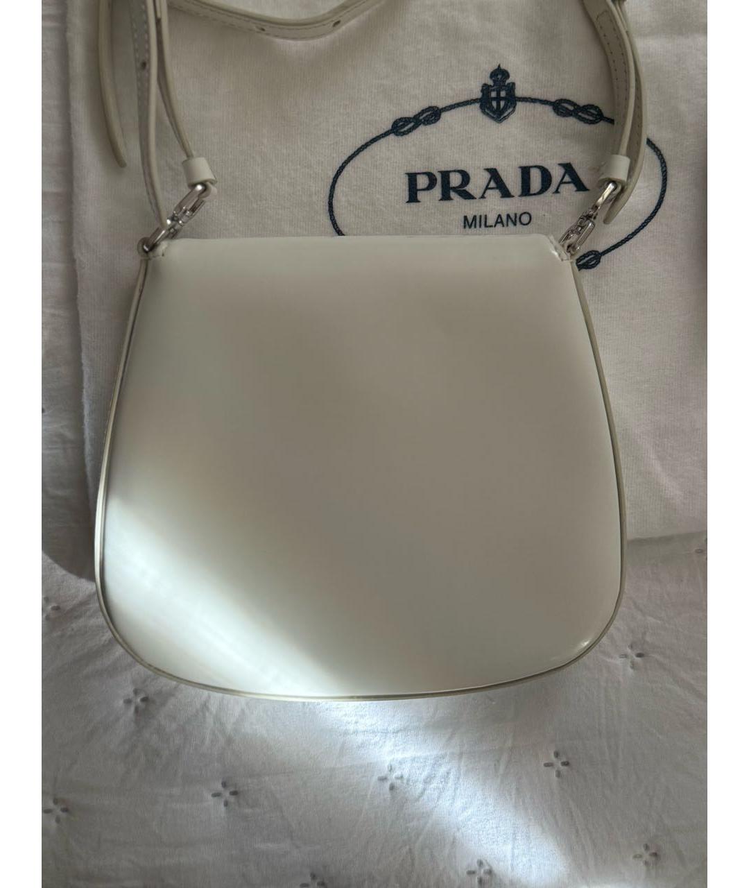 PRADA Белая сумка через плечо из лакированной кожи, фото 2