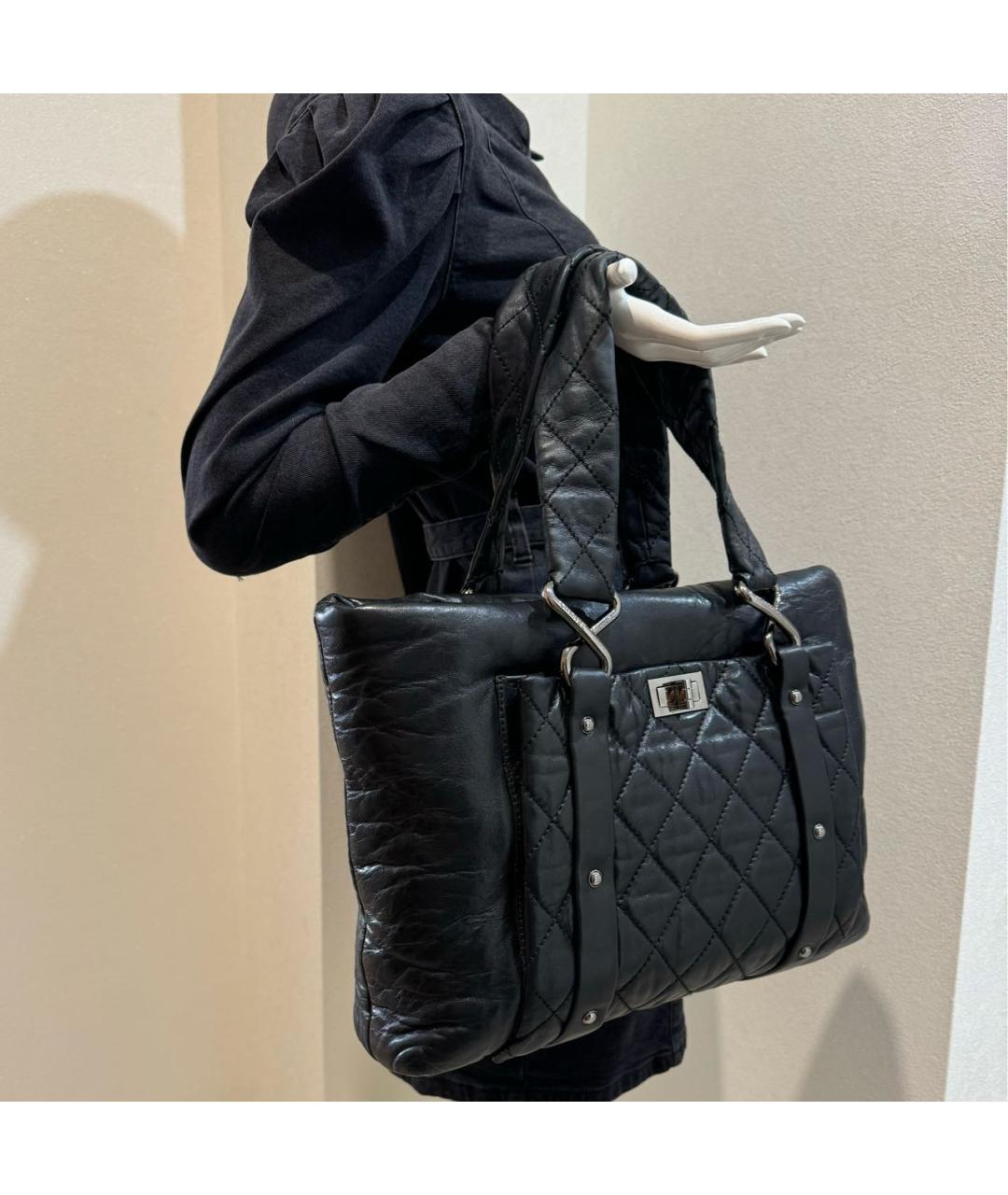 CHANEL Черная кожаная сумка тоут, фото 5