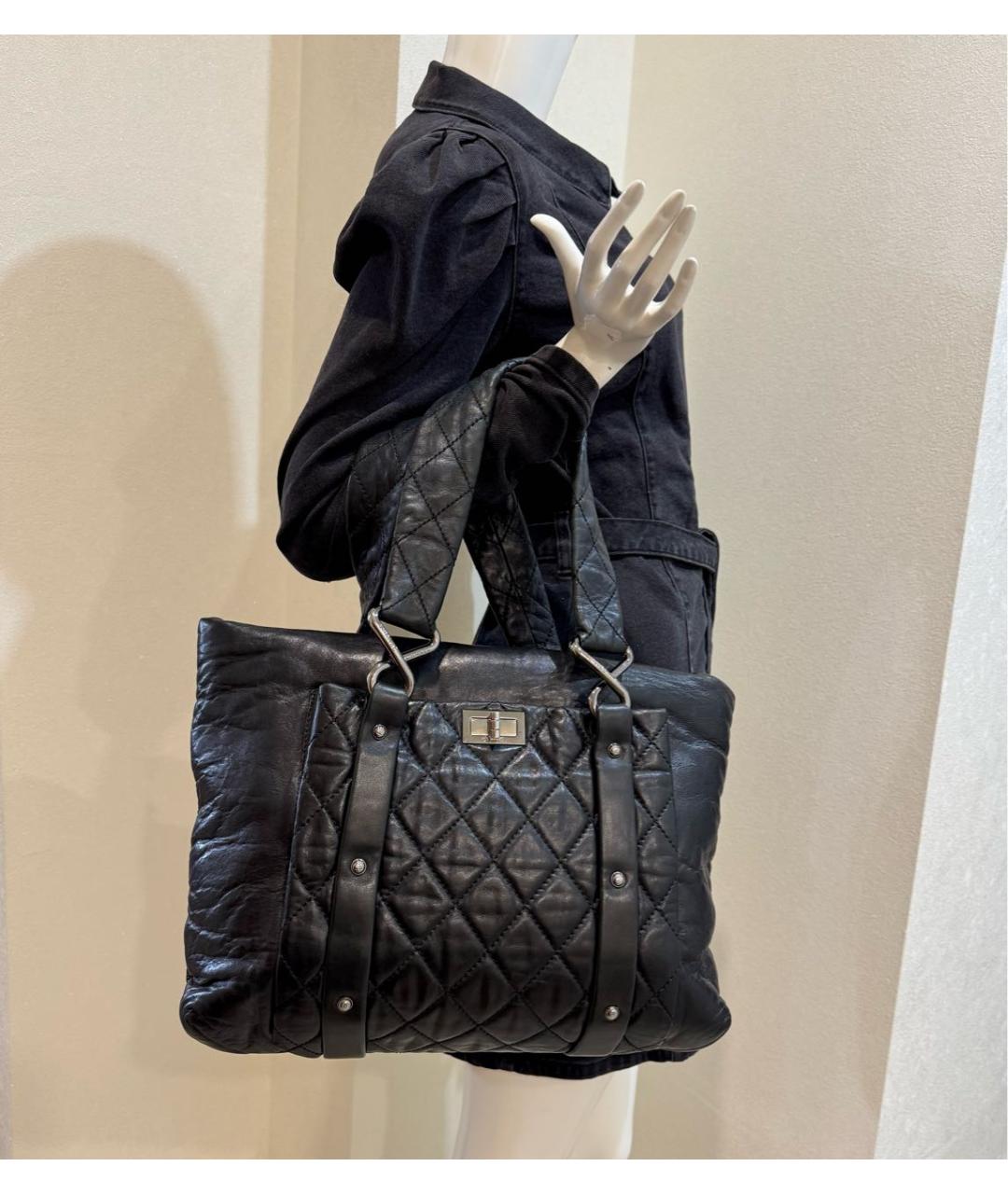 CHANEL Черная кожаная сумка тоут, фото 3