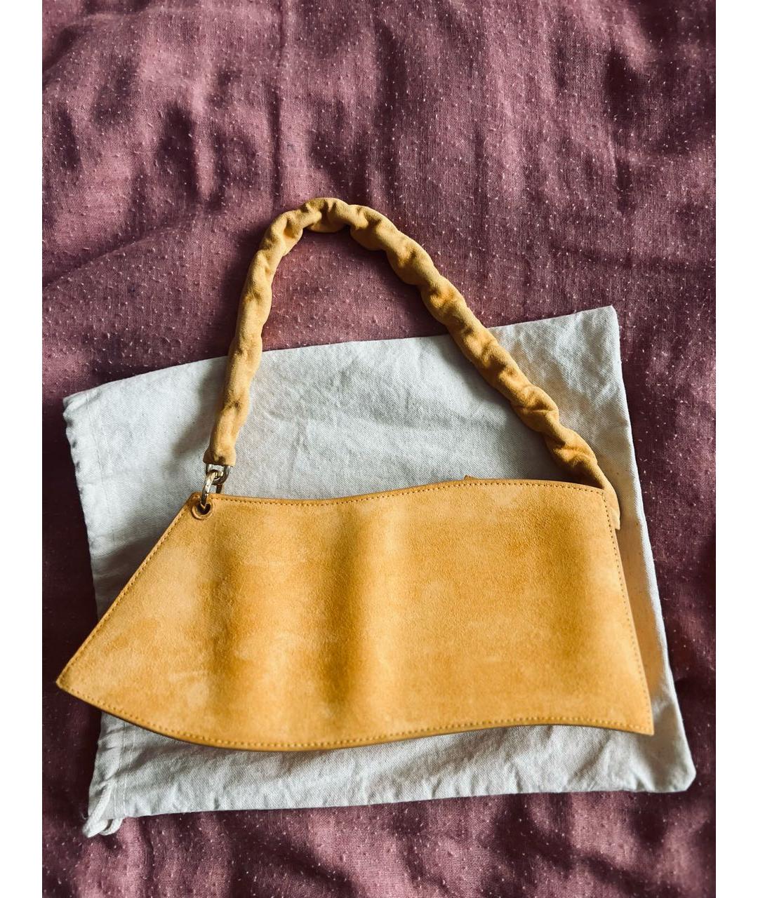 JACQUEMUS Оранжевая замшевая сумка с короткими ручками, фото 4