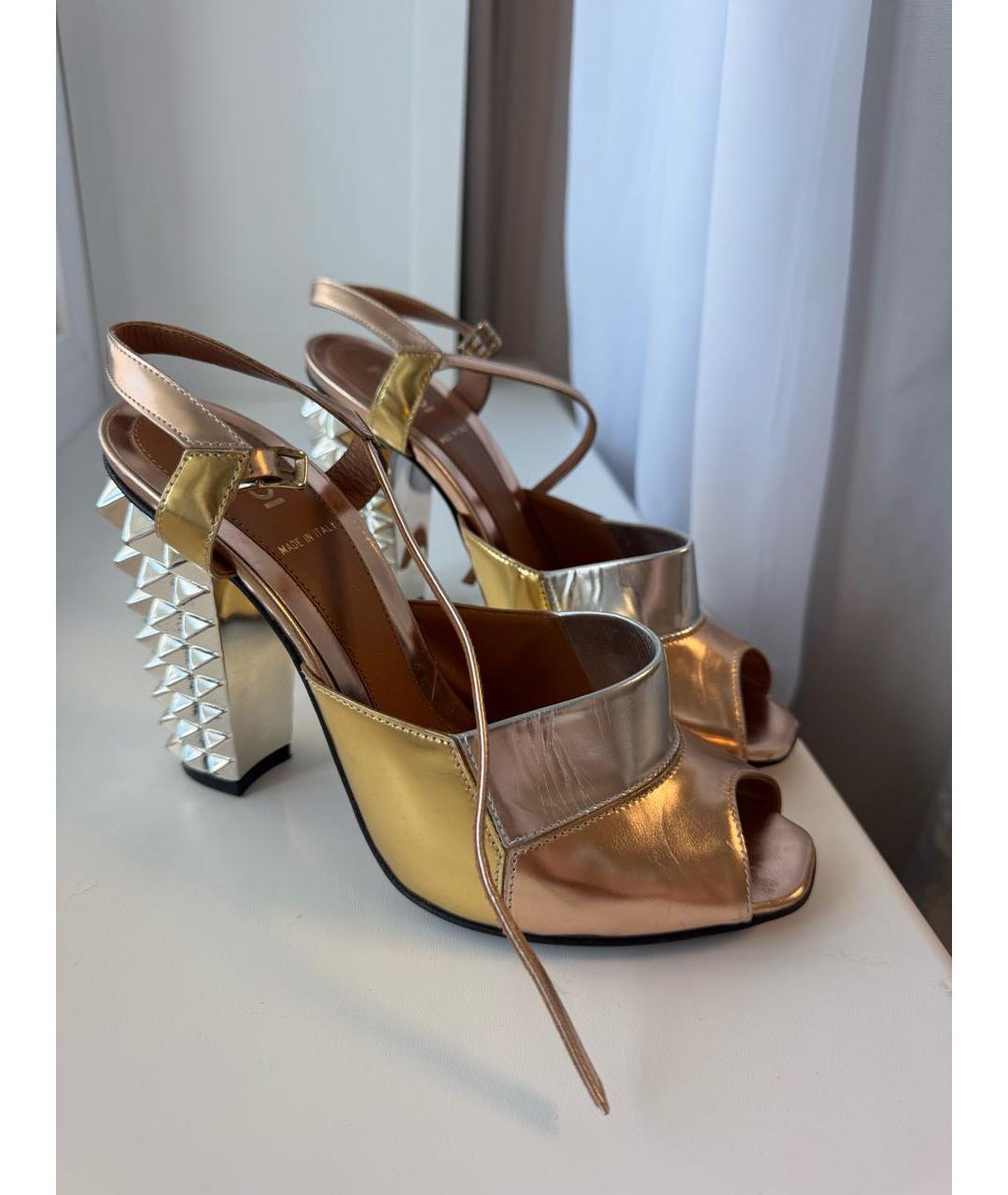 FENDI Золотые кожаные босоножки, фото 6