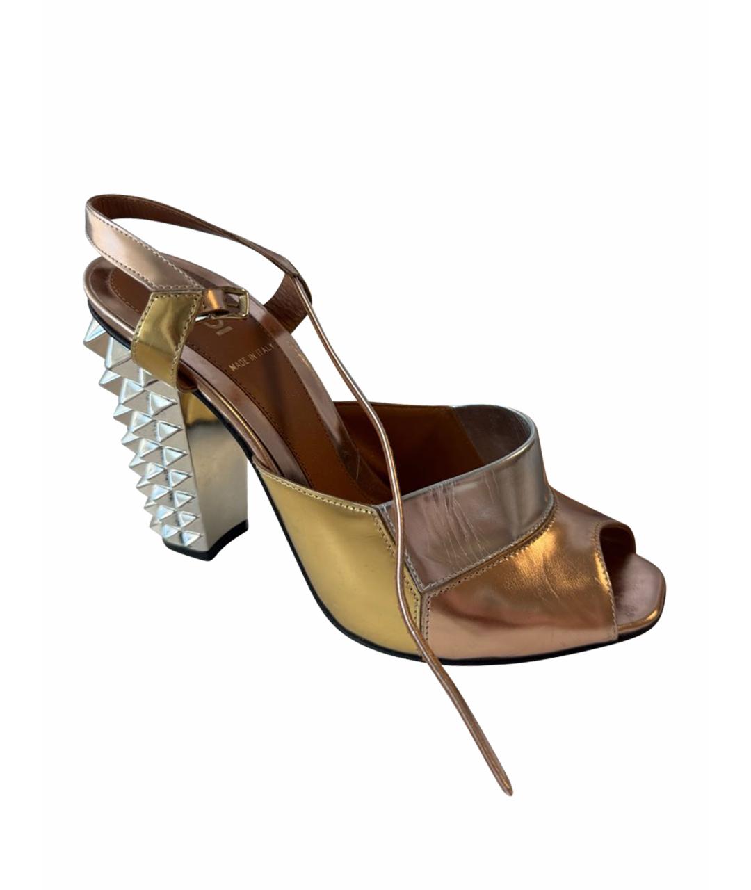 FENDI Золотые кожаные босоножки, фото 1