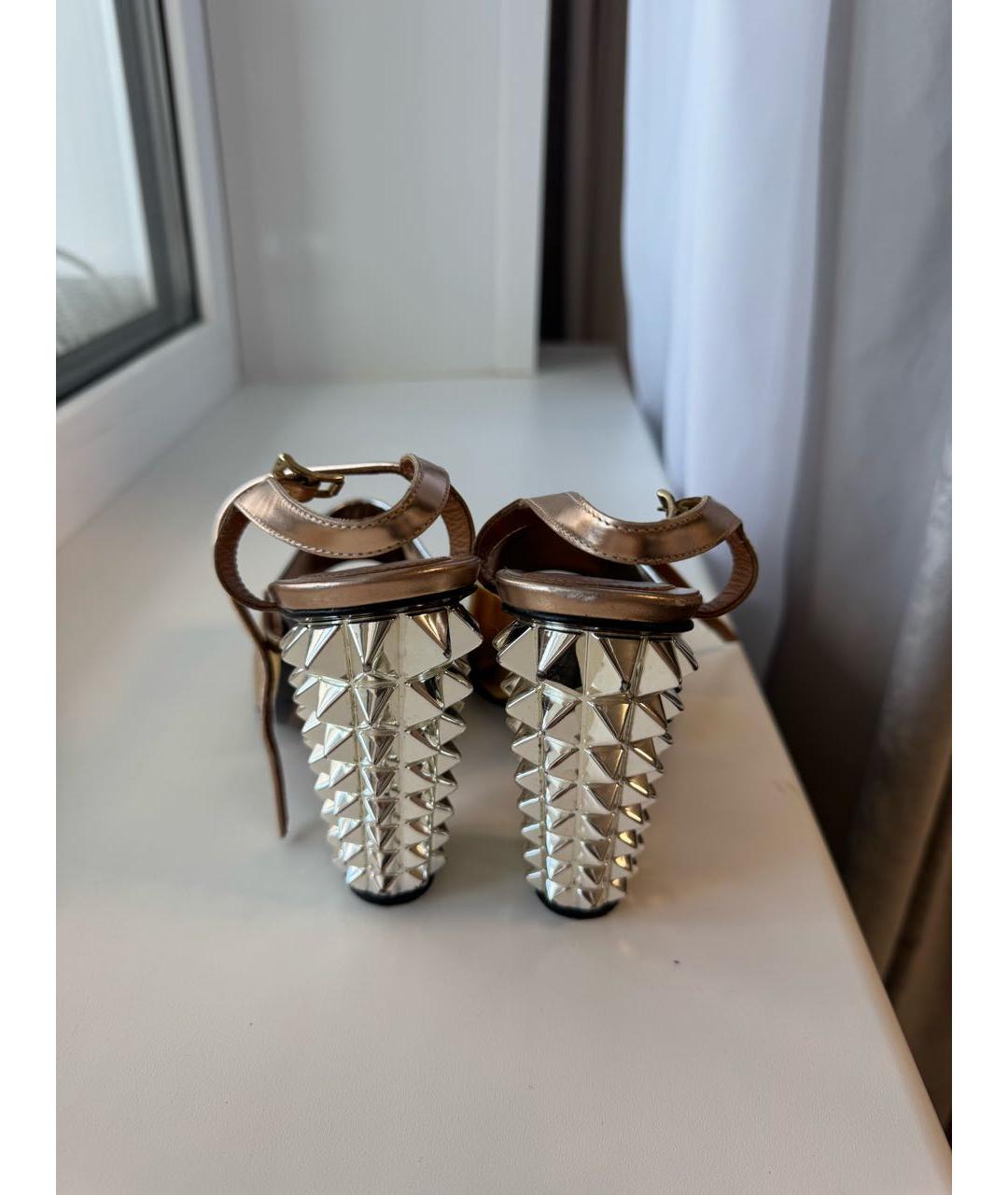 FENDI Золотые кожаные босоножки, фото 4