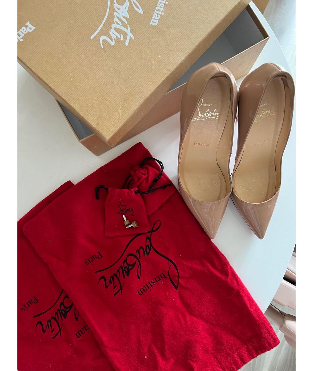 CHRISTIAN LOUBOUTIN Бежевые туфли из лакированной кожи, фото 8