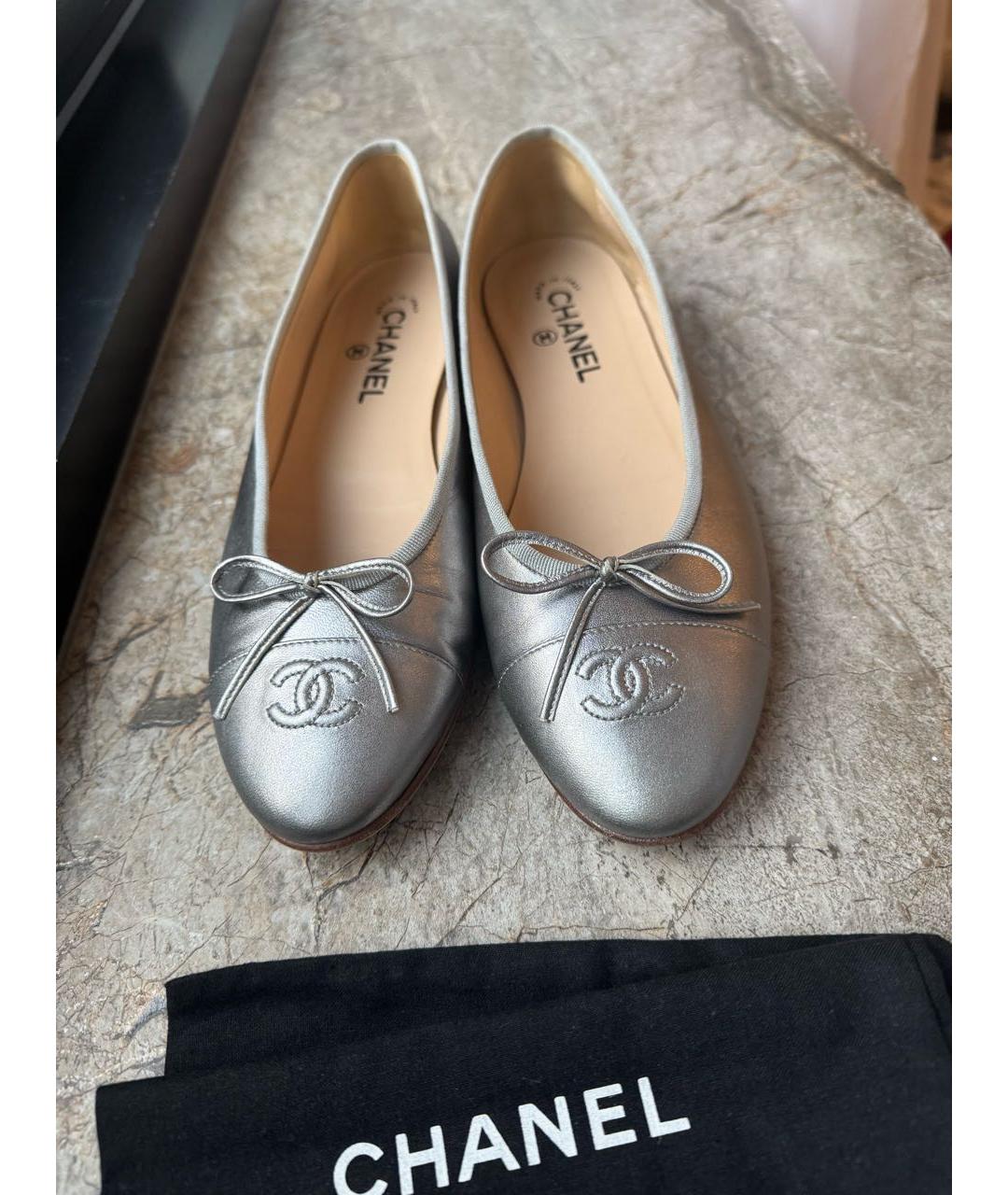 CHANEL Серебряные кожаные балетки, фото 2