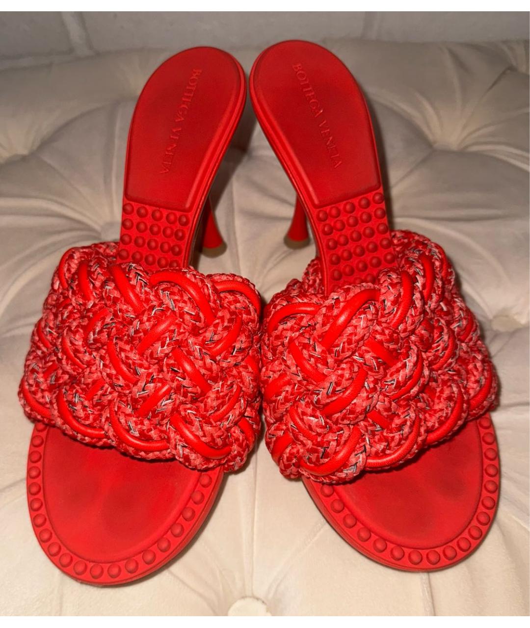 BOTTEGA VENETA Красные резиновые мюли, фото 2