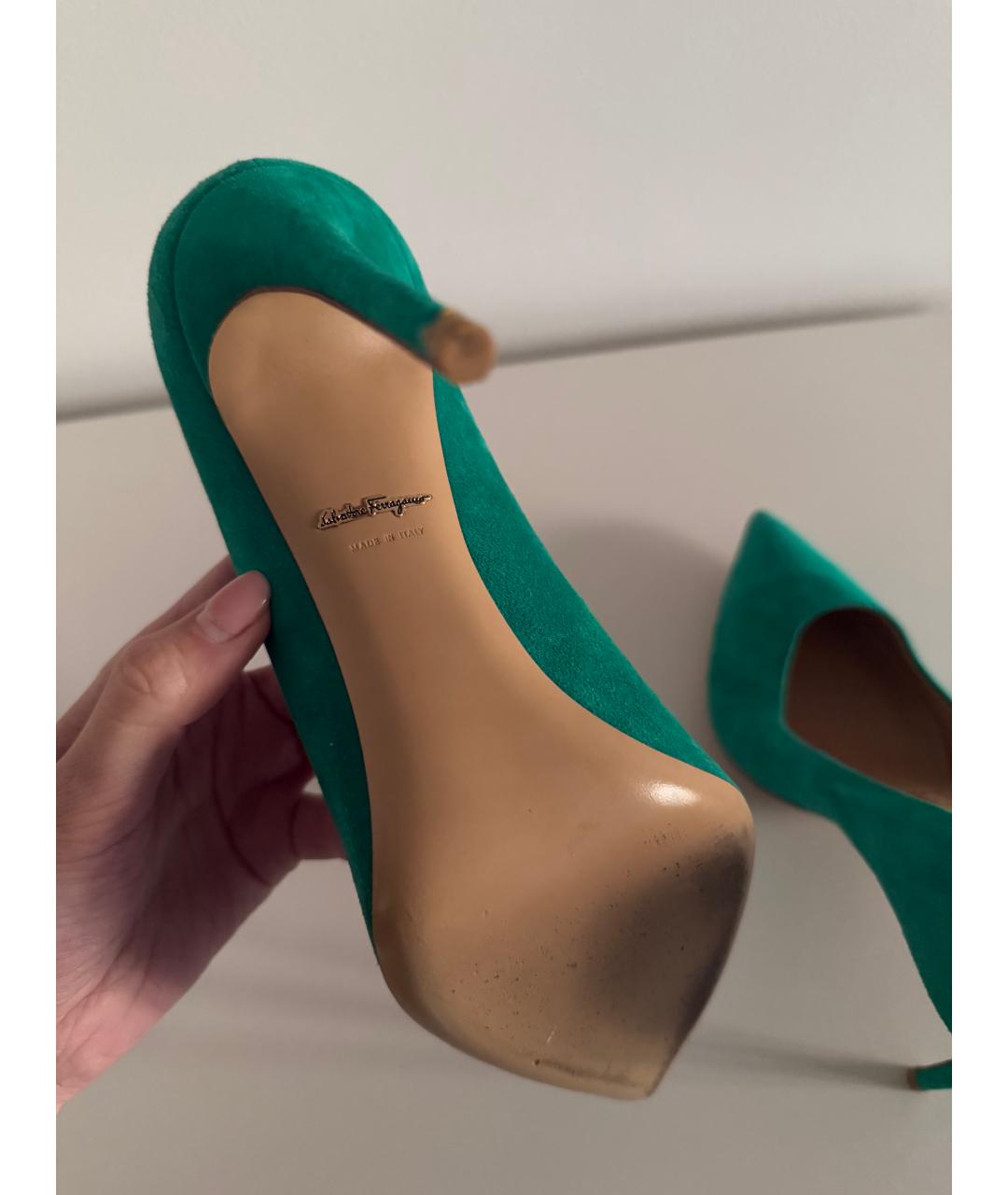 FERRAGAMO Зеленые замшевые туфли, фото 4