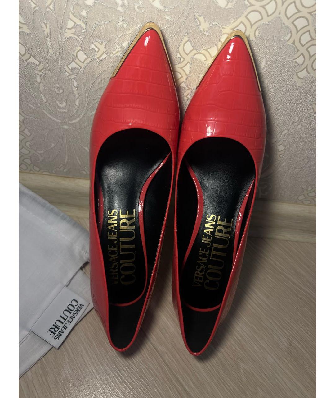 VERSACE JEANS COUTURE Коралловые туфли из лакированной кожи, фото 2