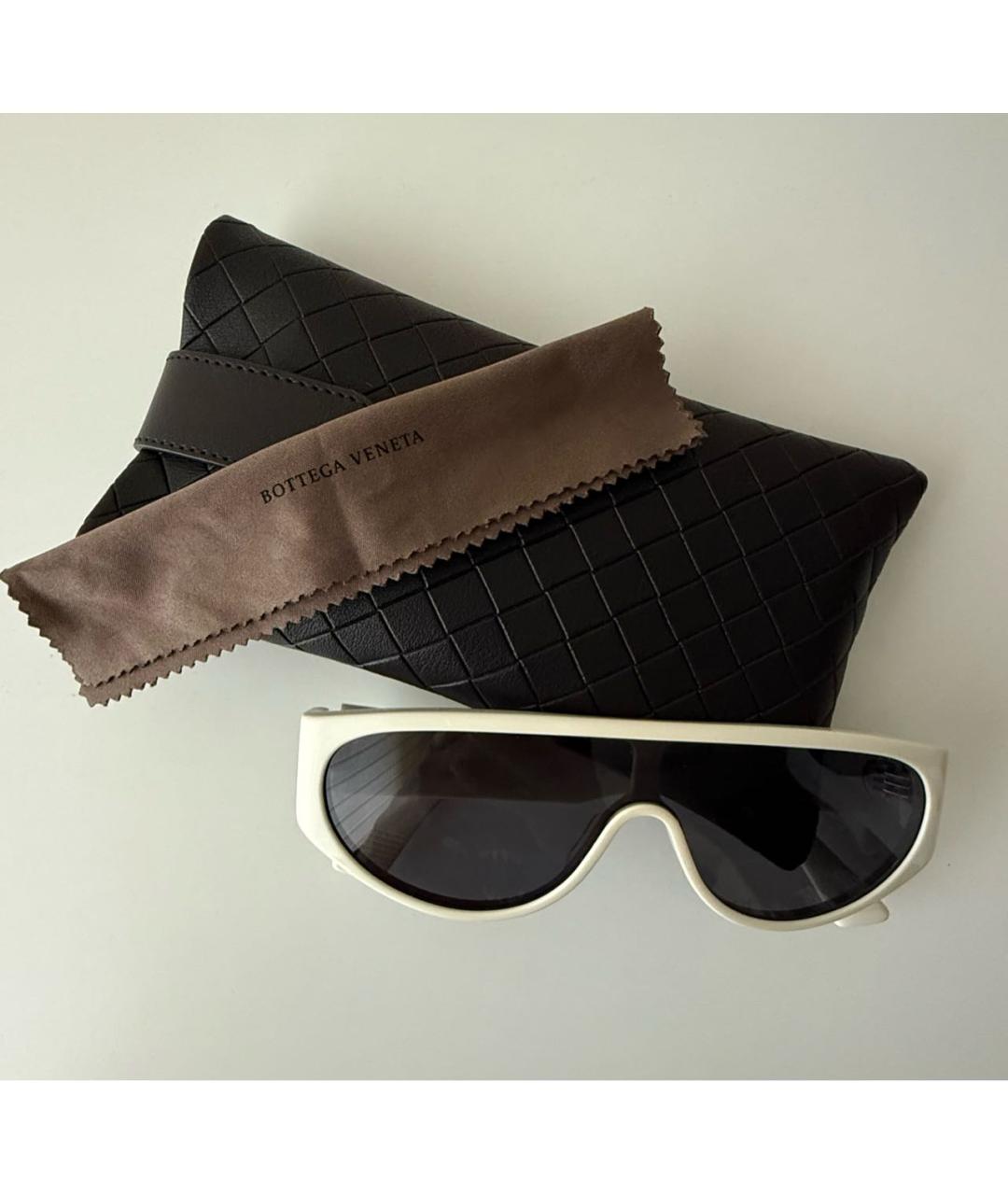 BOTTEGA VENETA Белые пластиковые солнцезащитные очки, фото 4