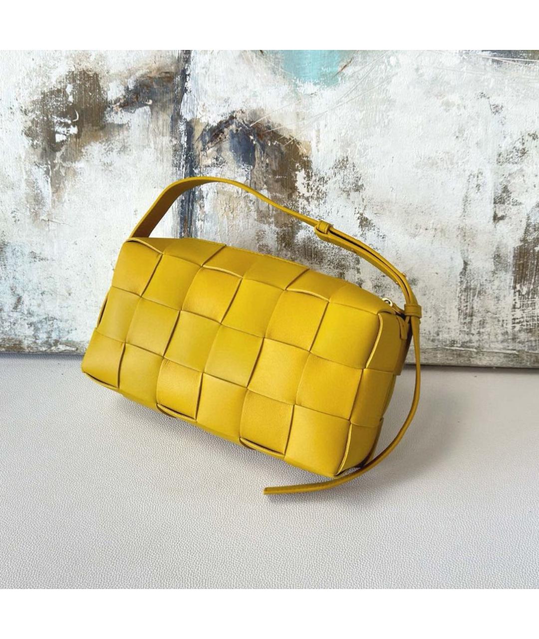 BOTTEGA VENETA Желтая кожаная сумка с короткими ручками, фото 2